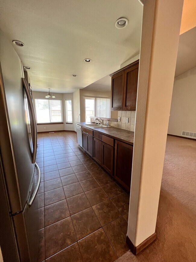 Building Photo - 1421 W Yaquina Dr