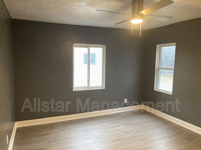 Foto del edificio - 760 W 9th St