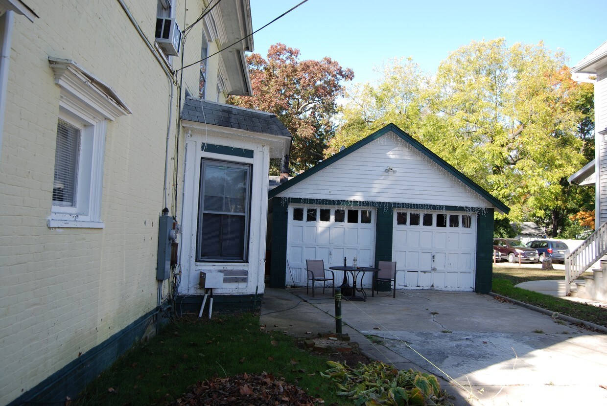 Building Photo - 200 N East Ave
