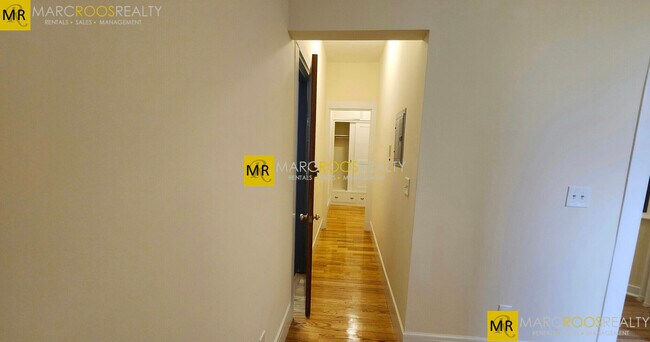 Building Photo - 493 Beacon St