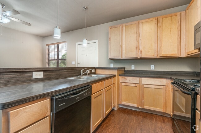 2BR, 1BA - 663SF - Kitchen - Centre Place Apartments