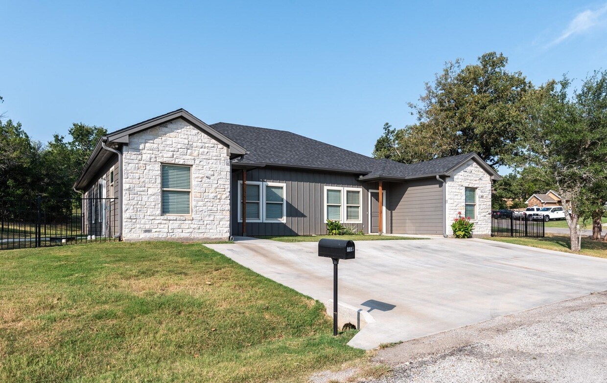 3816 Mabery Dr, Granbury, TX 76048 House Rental in Granbury, TX