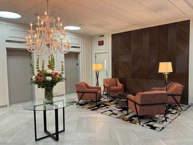 Foyer - 4466 W Pine Blvd