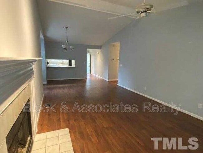 Building Photo - 3612 Pine Knoll Dr