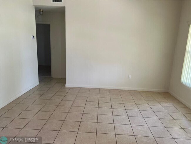 Foto del edificio - 3600 SW 37th St