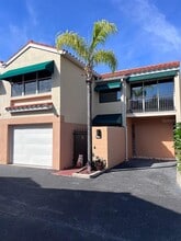 Building Photo - 828 Padua Ln