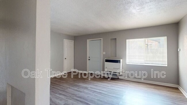 Foto del edificio - 6621 Bancroft Ave