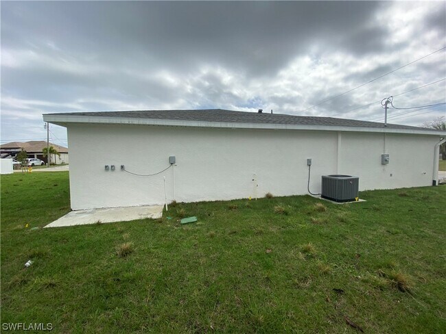 Building Photo - 1721 SW 17th St