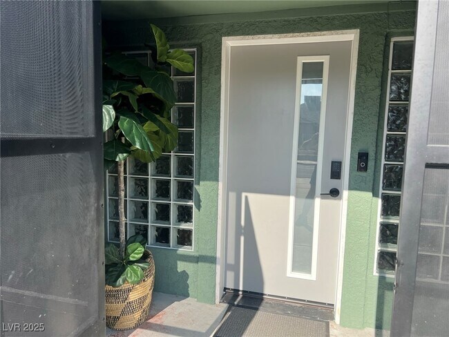 Foto del edificio - 1001 Griffith Ave