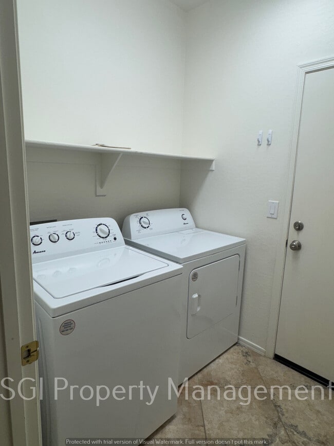 Building Photo - 39531 N White Tail Ln