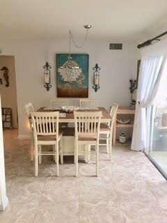 Building Photo - 758 Calle Los Olivos