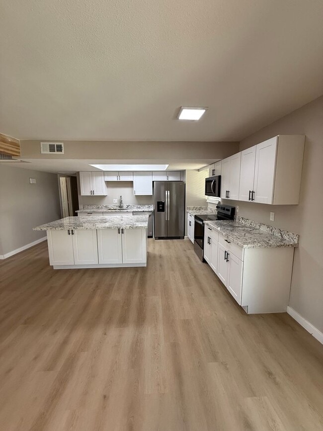 5 Bedroom 3 Bathroom- Mill & Baseline - 5 Bedroom 3 Bathroom- Mill & Baseline House