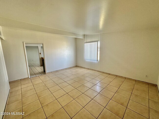 Building Photo - 119 S Ave A