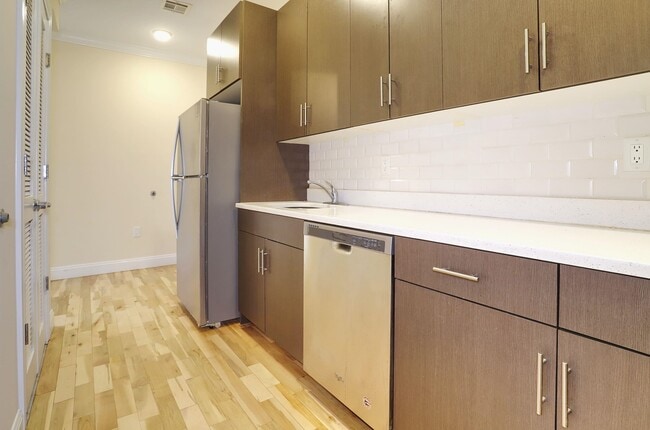 Building Photo - 4401 BERGENLINE Ave
