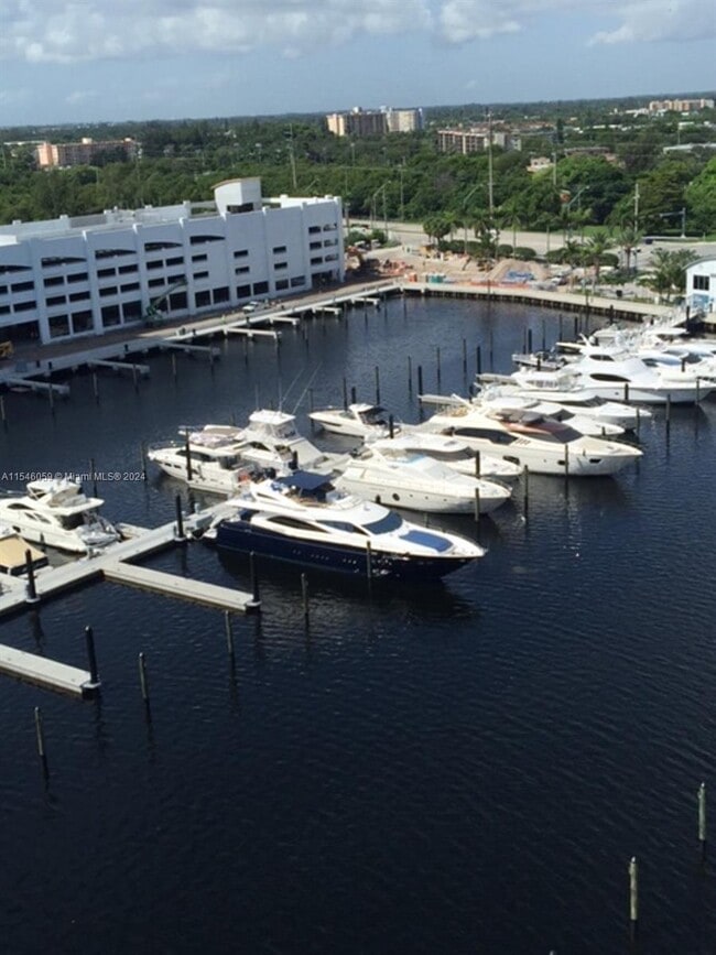 Building Photo - 17301 Biscayne Blvd