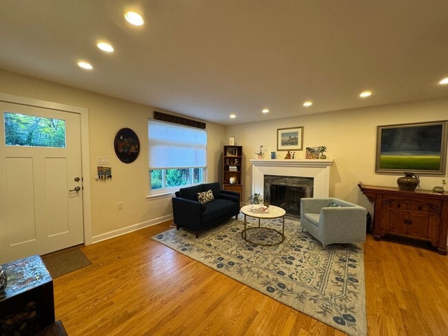 Building Photo - Fantastic 5 Bed 3 Bath Single Family Home ...