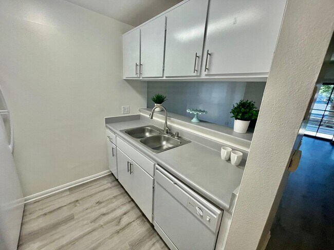 Building Photo - 2725 Abbot Kinney Blvd