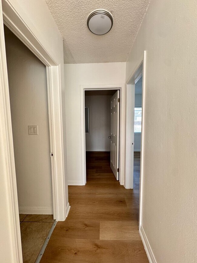 Foto del interior - 14719 S. Berendo Ave