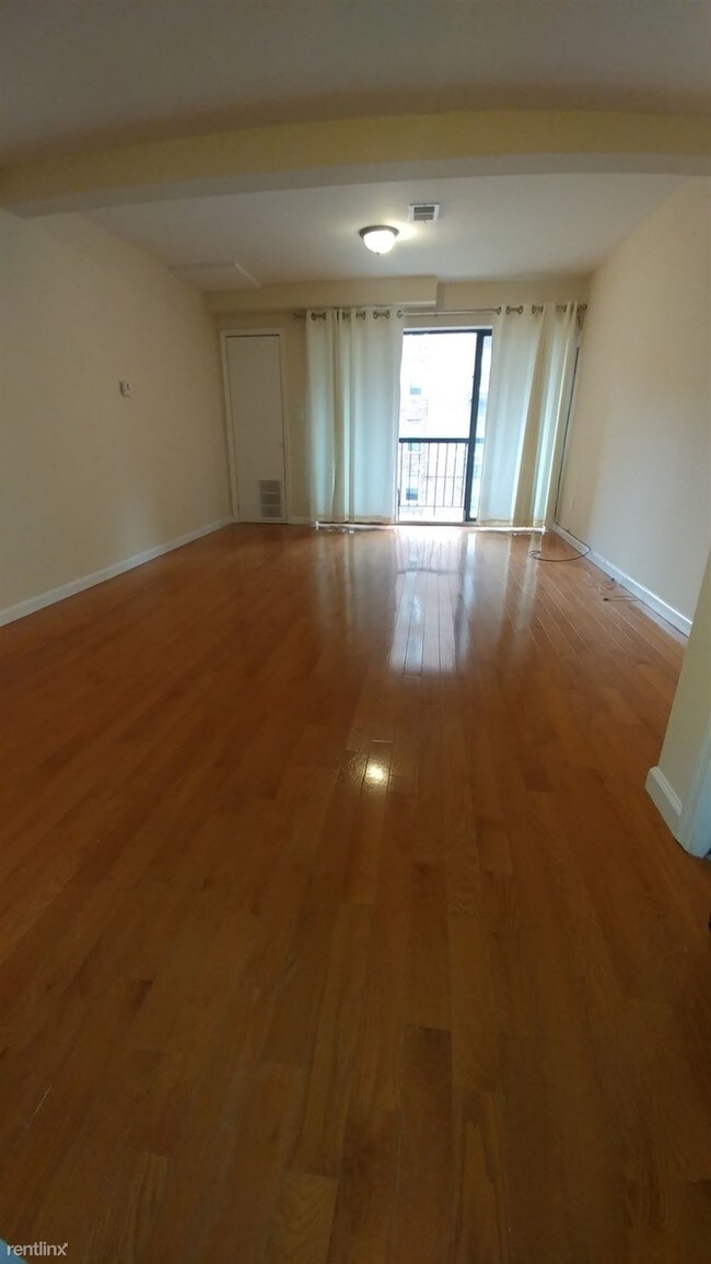 Building Photo - 1 br, 1 bath Apartment - 11023 72nd Rd 1B