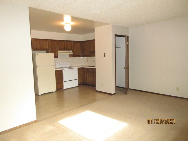 view to kitchen, closet - 13315 E Skyview Ave