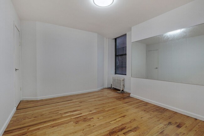 Building Photo - 334w47