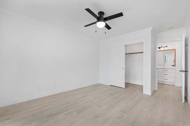 Building Photo - Welcome home to your beautiful starter hom...