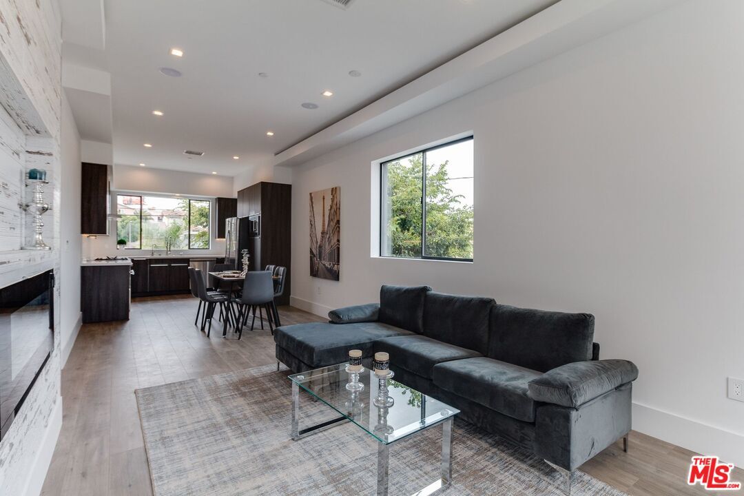 Foto principal - 4830 1/2 Pickford St
