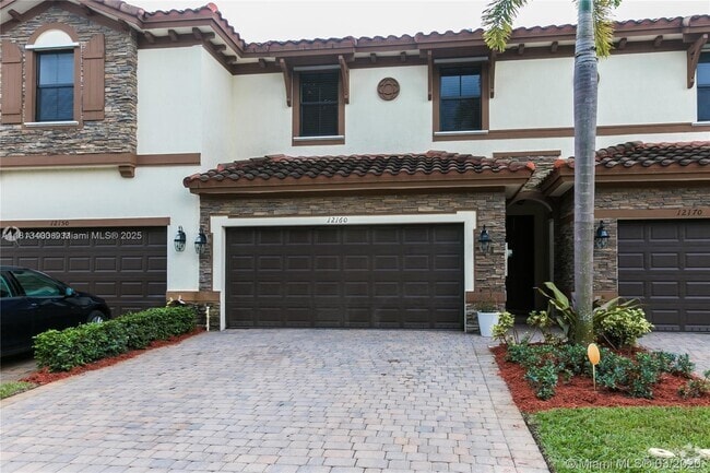 Building Photo - 12160 Village Pl