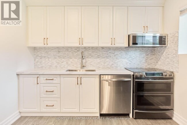 Building Photo - 21 Robinglade Dr