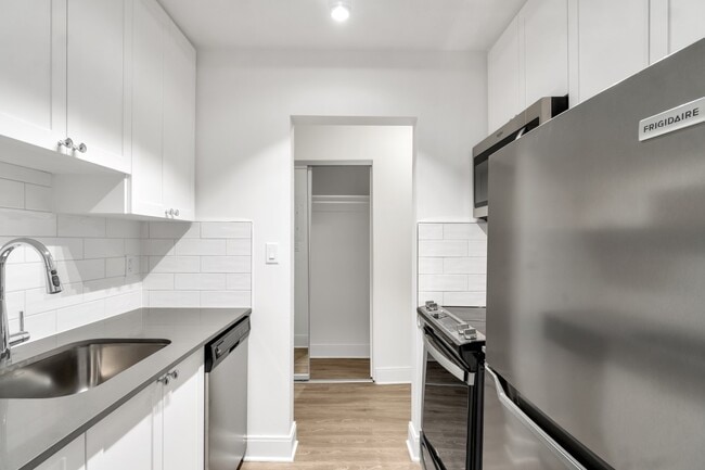 Building Photo - Granada Court Apartments