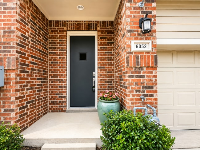 Building Photo - 6052 Portrush Dr