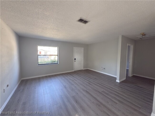 Building Photo - 451 Las Palmas Cir