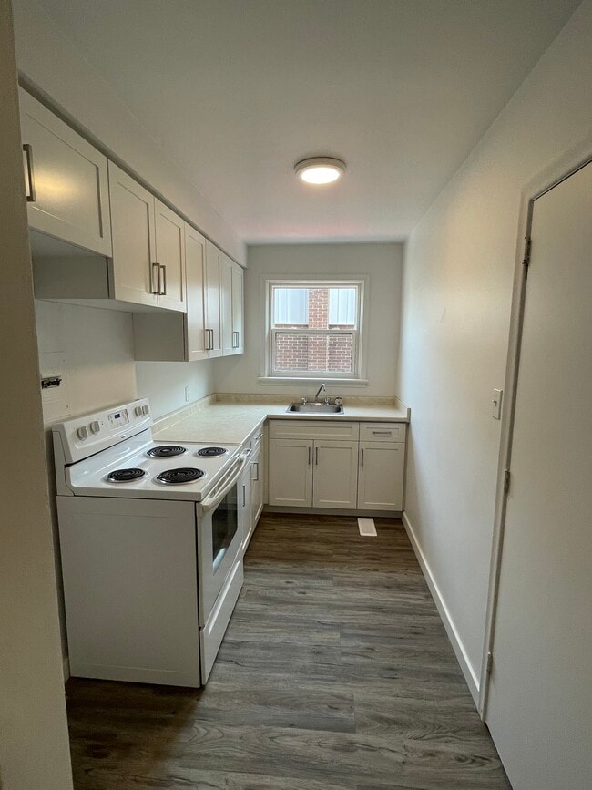 Building Photo - 147 Waverley Dr