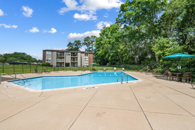 Building Photo - Fairway Trails Apartments