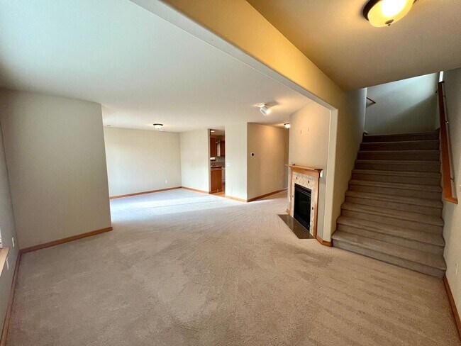 Building Photo - Beautiful 3-bedroom plus MEDIA Room North ...