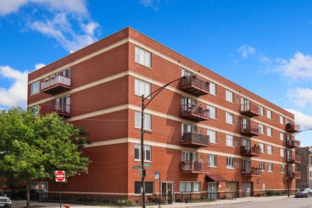 Primary Photo - 2158 W Grand Ave