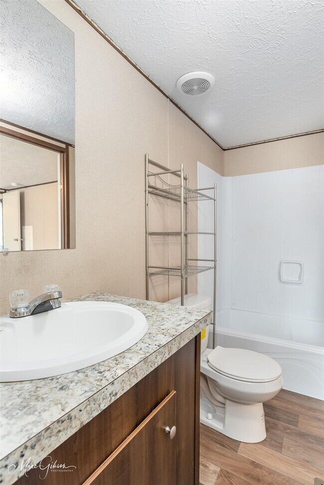 Foto del edificio - "Charming 3-Bedroom Home with 2 Full Baths in Prime Bossier City Location!"