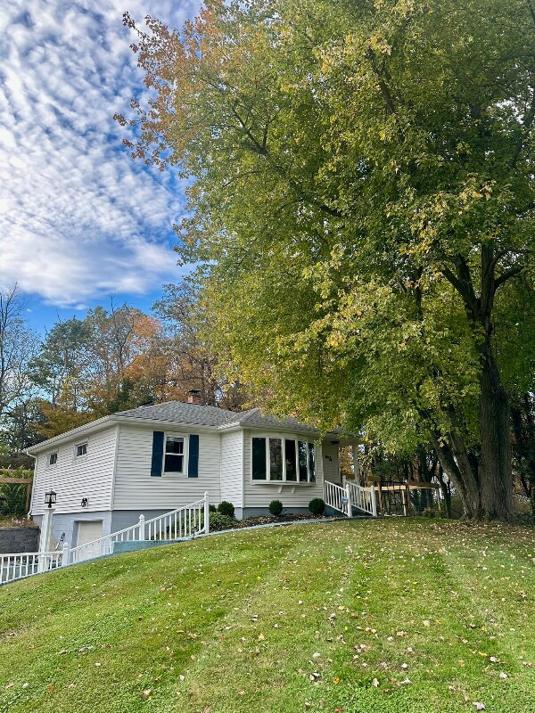 Foto del edificio - 4 Maplewood Dr