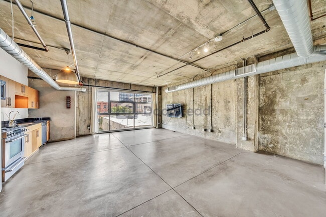 Building Photo - 510 S Hewitt St