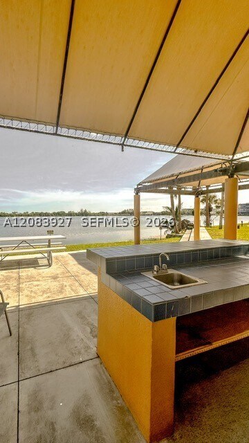 Building Photo - 15545 Miami Lakeway N