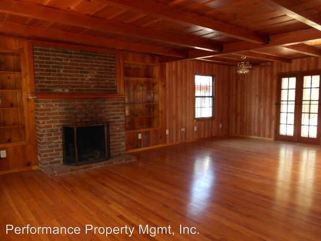 Building Photo - 4737 N Wishon Ave