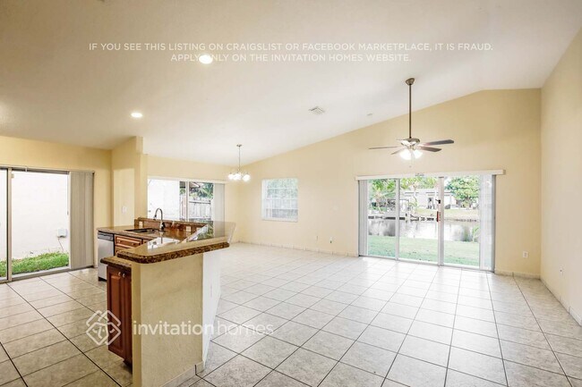 Foto del edificio - 18961 NW 77th Ct