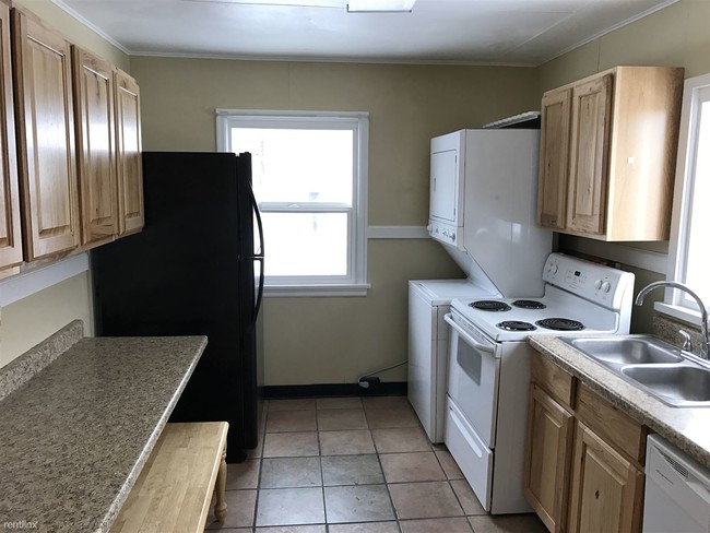 Building Photo - 3 br, 1 bath Apartment - 1309 Avenue C