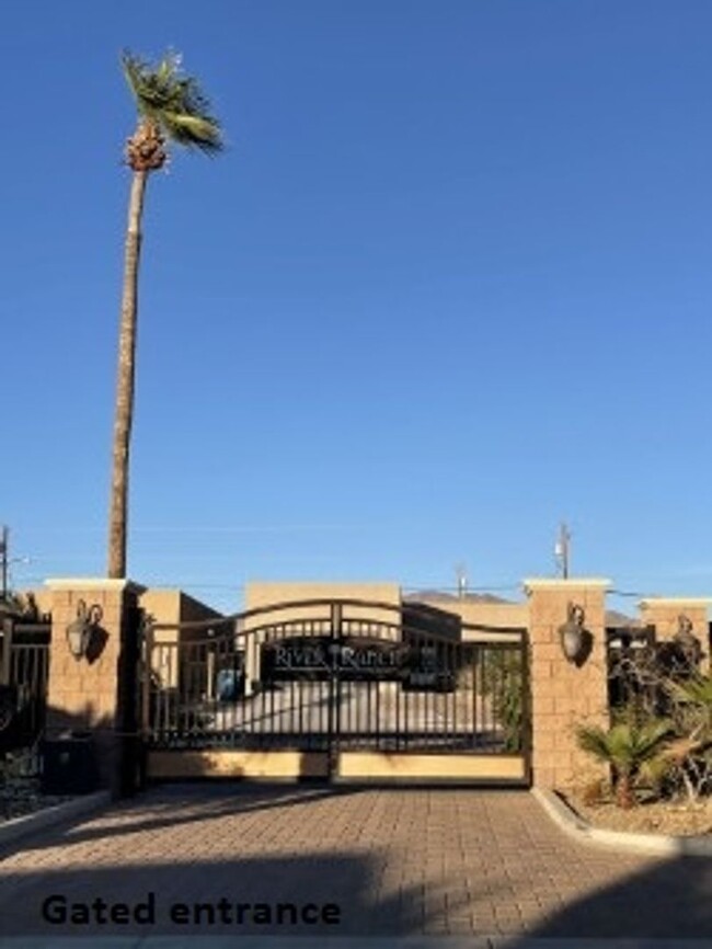 Foto del edificio - Home in Gated Community, move in ready.