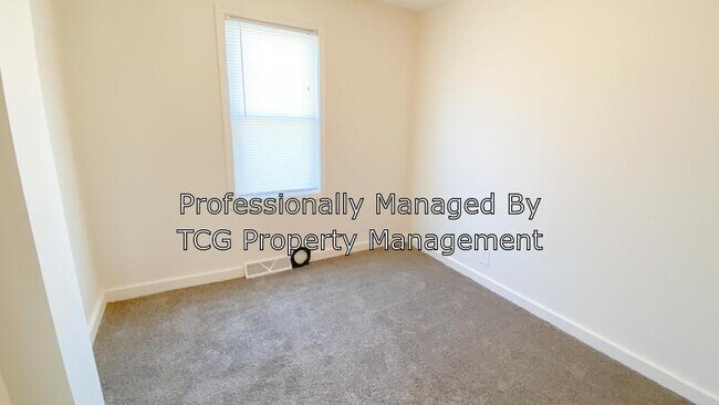 Building Photo - 227 Creve Coeur St