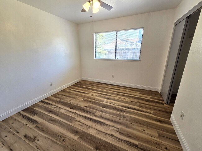 Building Photo - 1100 N Patsy Dr