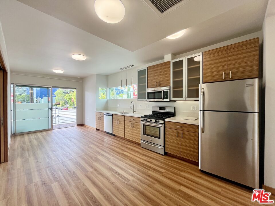 Primary Photo - 505 N San Vicente Blvd