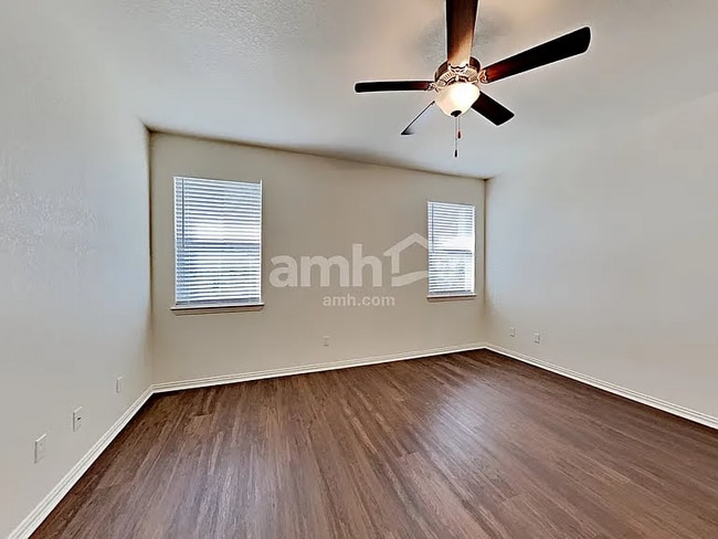 Foto del edificio - 2706 Lillybrook Ln