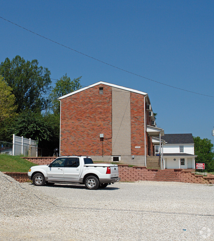 Building Photo - 6098 E Pea Ridge Rd