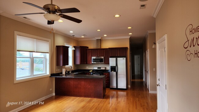 Foto del edificio - 5691 W Higgins Ave